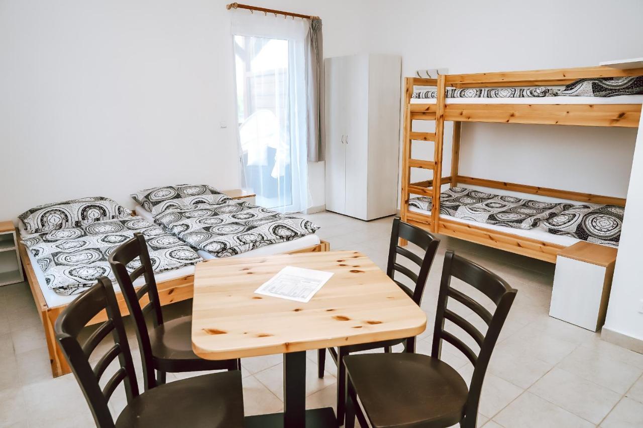 Chaty A Apartmany Hracholusky Kemp Kosatka Pnovany Dış mekan fotoğraf