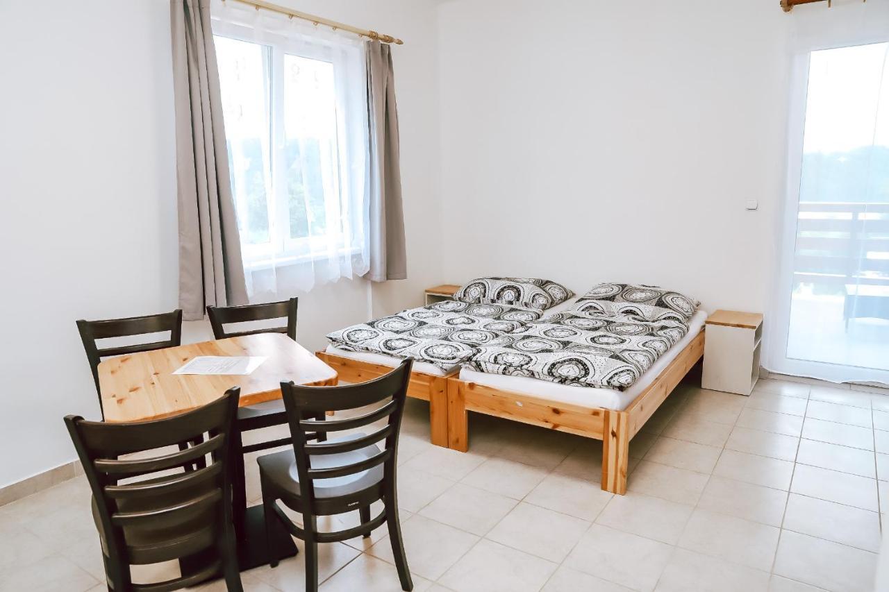 Chaty A Apartmany Hracholusky Kemp Kosatka Pnovany Dış mekan fotoğraf