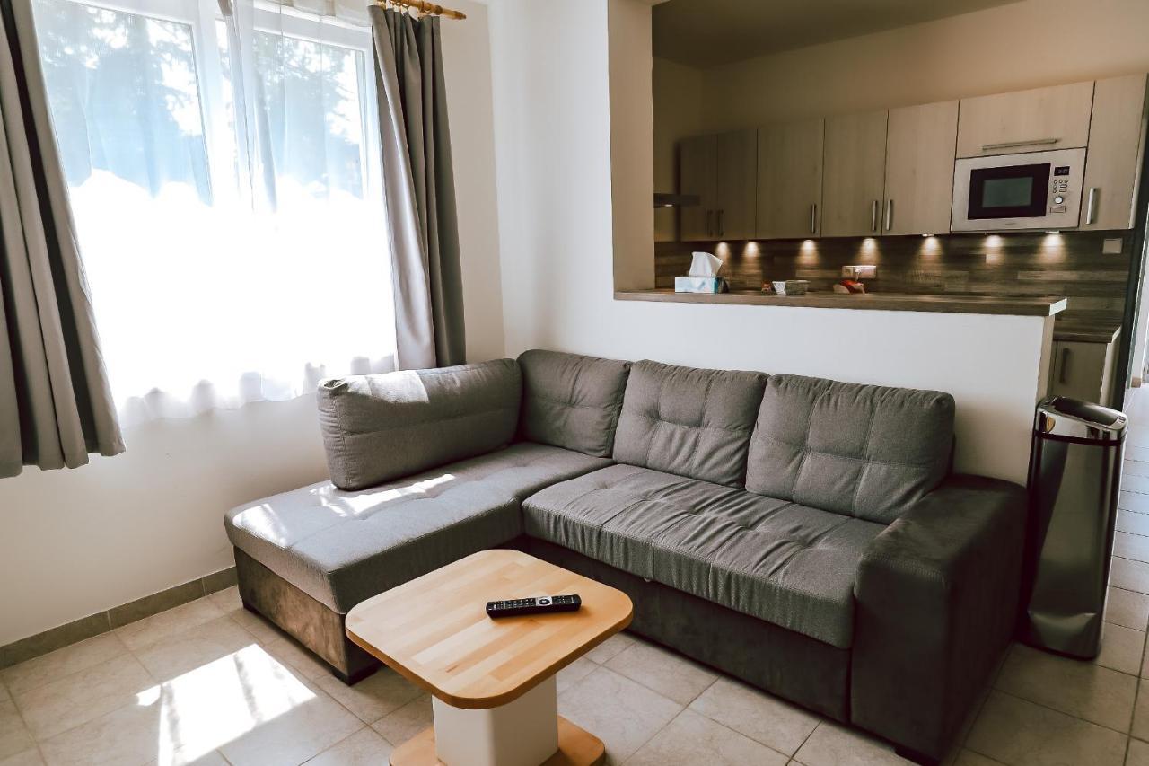 Chaty A Apartmany Hracholusky Kemp Kosatka Pnovany Dış mekan fotoğraf