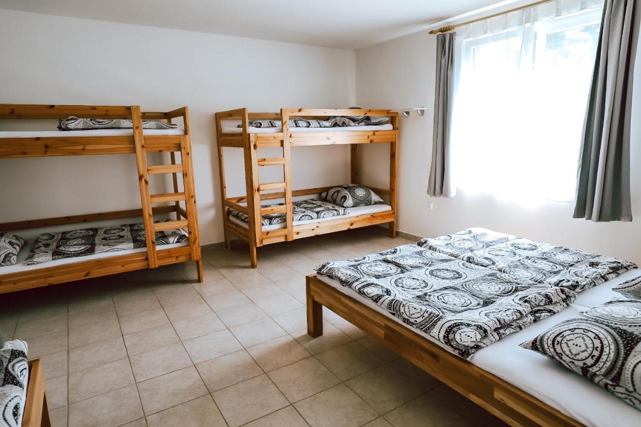 Chaty A Apartmany Hracholusky Kemp Kosatka Pnovany Dış mekan fotoğraf