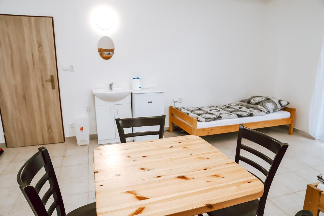 Chaty A Apartmany Hracholusky Kemp Kosatka Pnovany Dış mekan fotoğraf