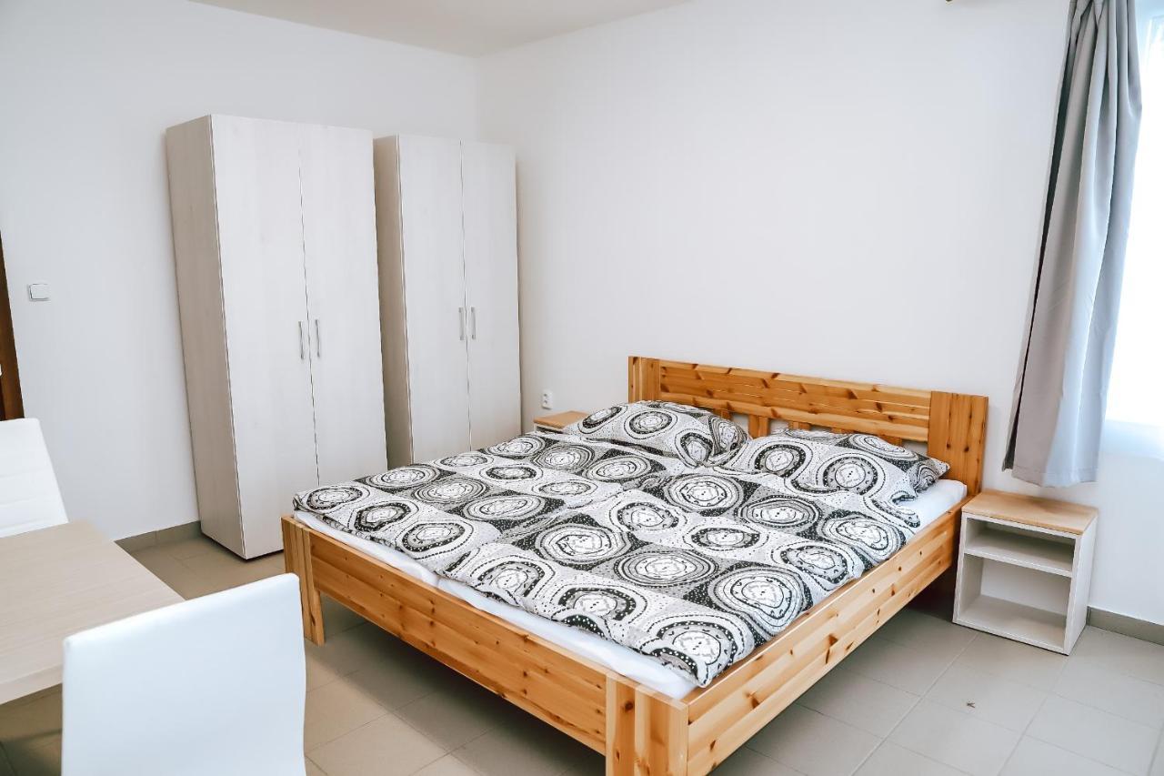 Chaty A Apartmany Hracholusky Kemp Kosatka Pnovany Dış mekan fotoğraf