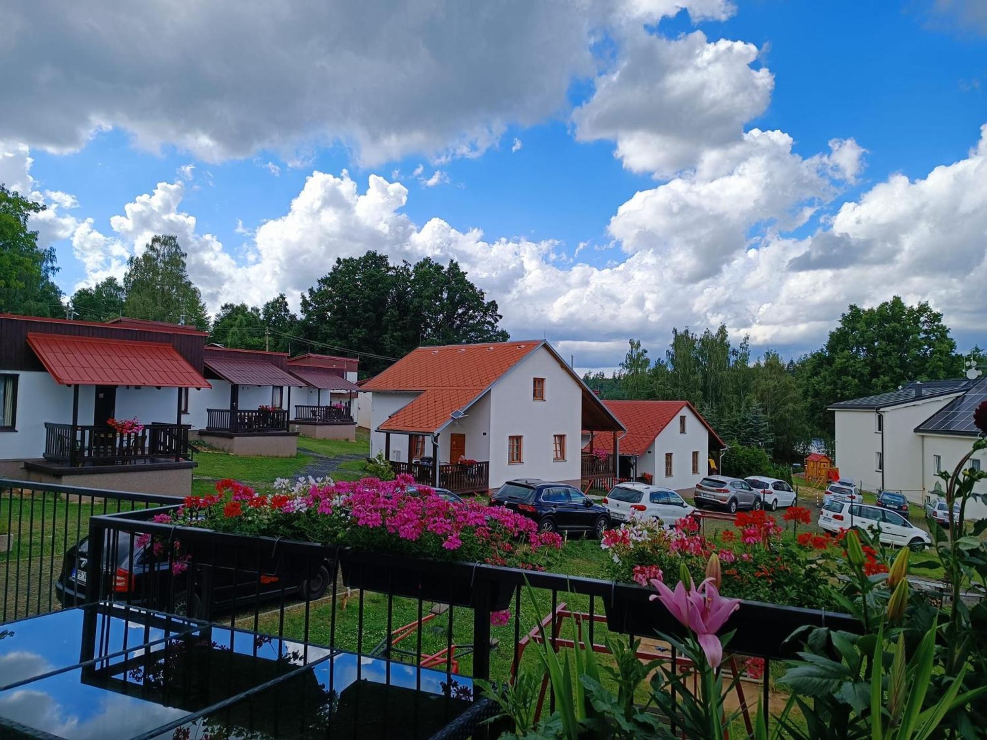 Chaty A Apartmany Hracholusky Kemp Kosatka Pnovany Dış mekan fotoğraf