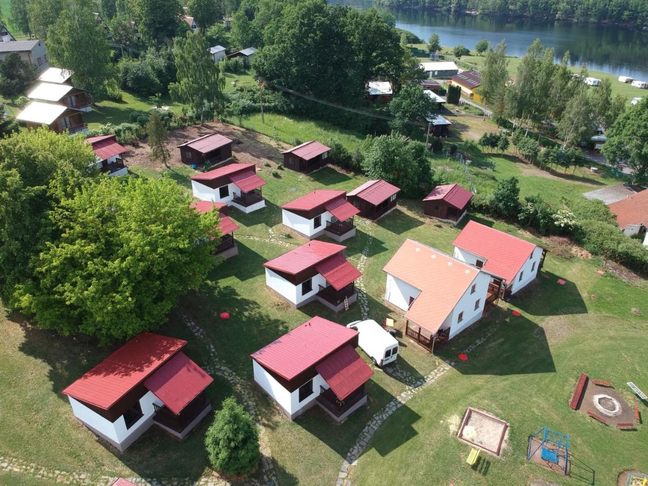 Chaty A Apartmany Hracholusky Kemp Kosatka Pnovany Dış mekan fotoğraf